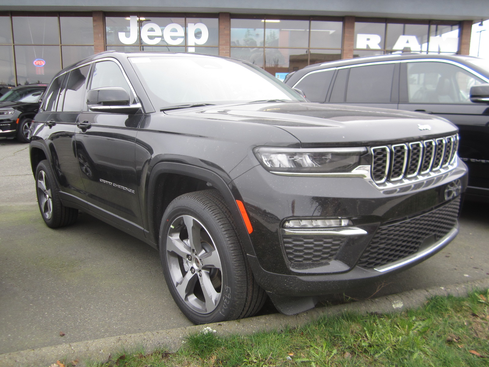 2023 Jeep Grand Cherokee in Victoria, British Columbia, 68,620